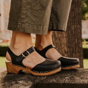 Mia clogs- size 38. “Sofia” black
